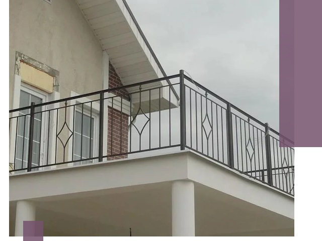 Изготовление балконных ограждений в Бирске из металла и стекла