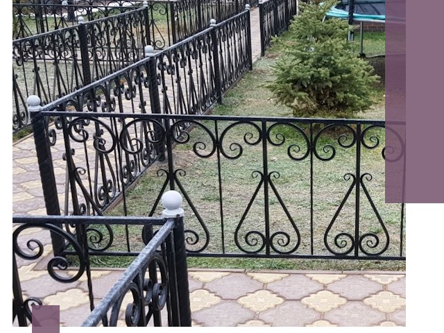 Кованые газонные ограждения под ключ в Бирске
